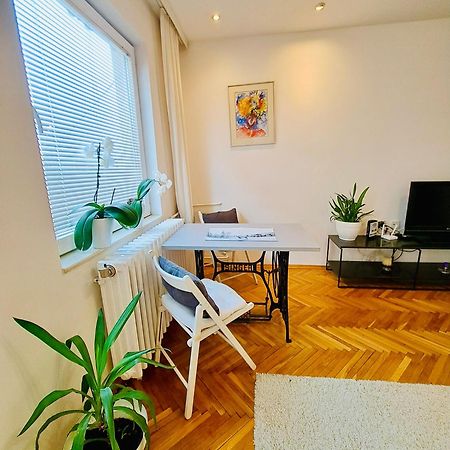 Uma- Urban Mini Apartment Skopje Buitenkant foto