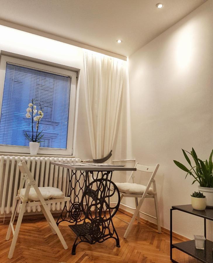 Uma- Urban Mini Apartment Skopje Buitenkant foto