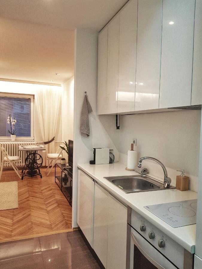 Uma- Urban Mini Apartment Skopje Buitenkant foto