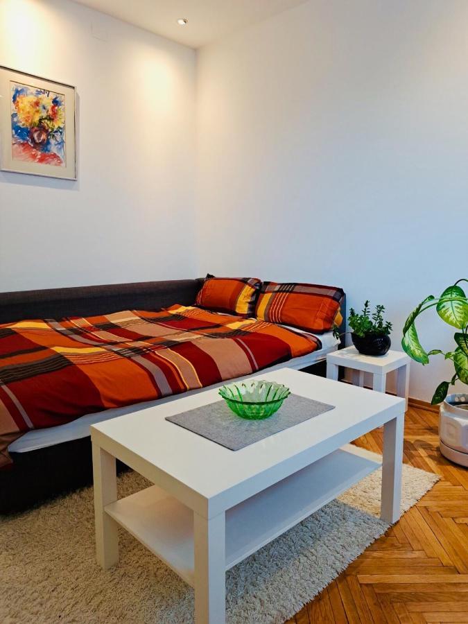 Uma- Urban Mini Apartment Skopje Buitenkant foto